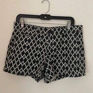 Gap: Black/Cream Geometric Patterned 12in Shorts (Excellent Condition)
